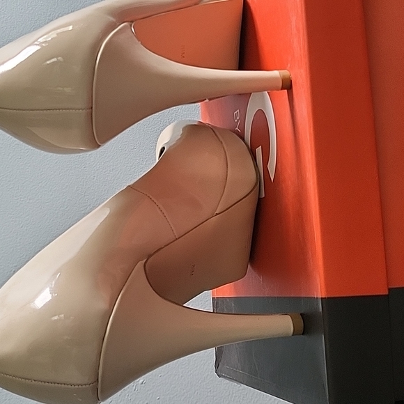 Guess Size 8.5 Nude Pumps Natalya - Picture 5 of 5